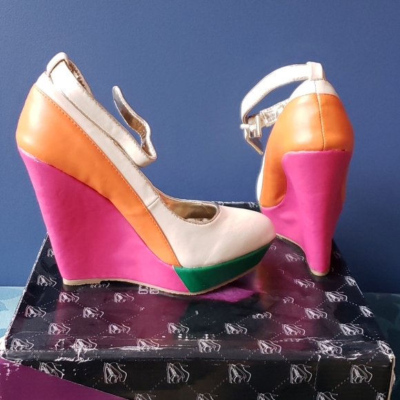 SOLD Shiekh Color block wedges - Picture 5 of 5